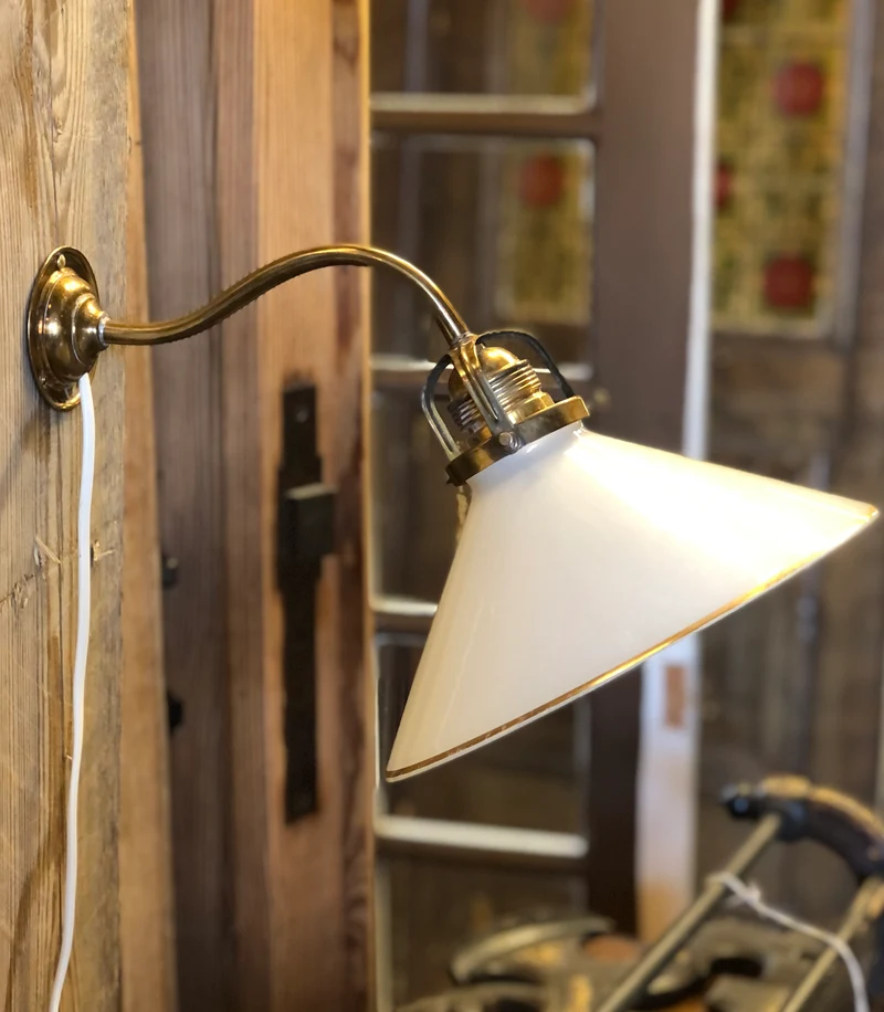 Vägglampa mässing
