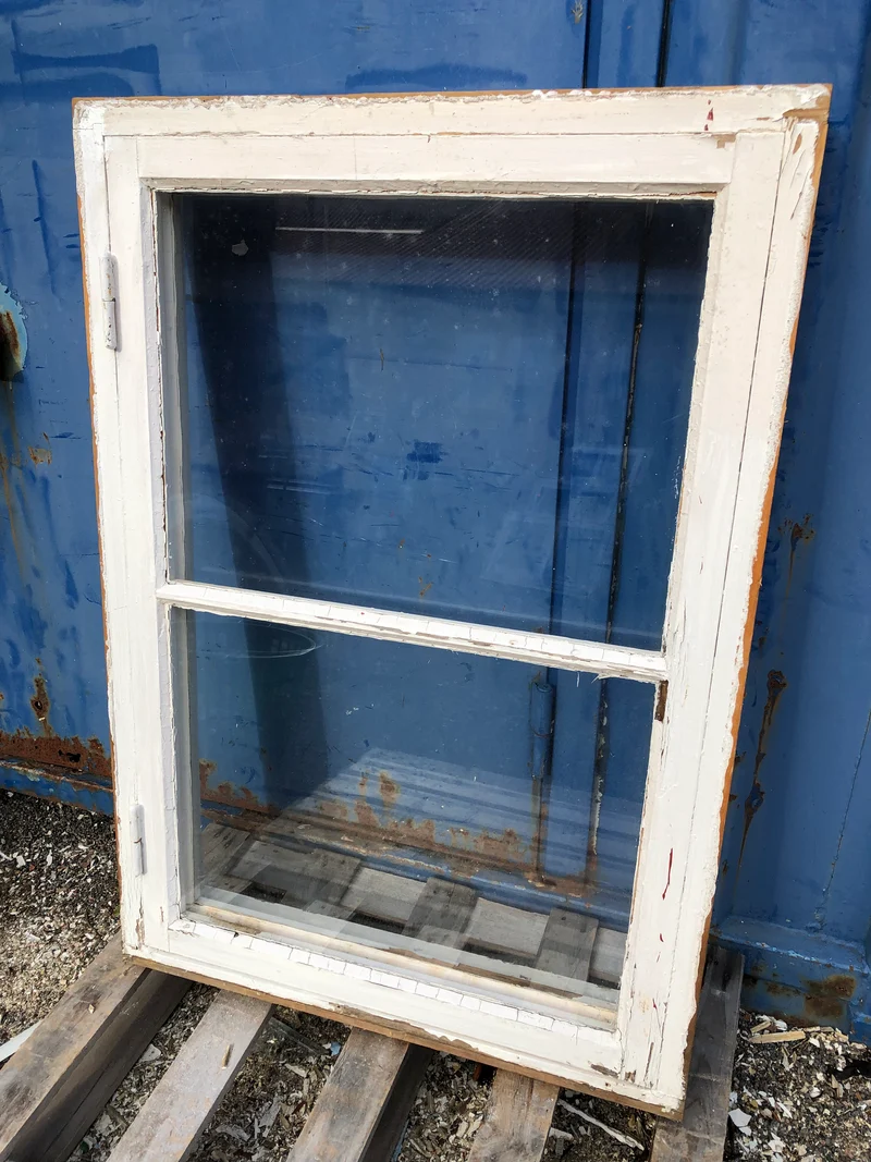 Fönster med karm 70x101
