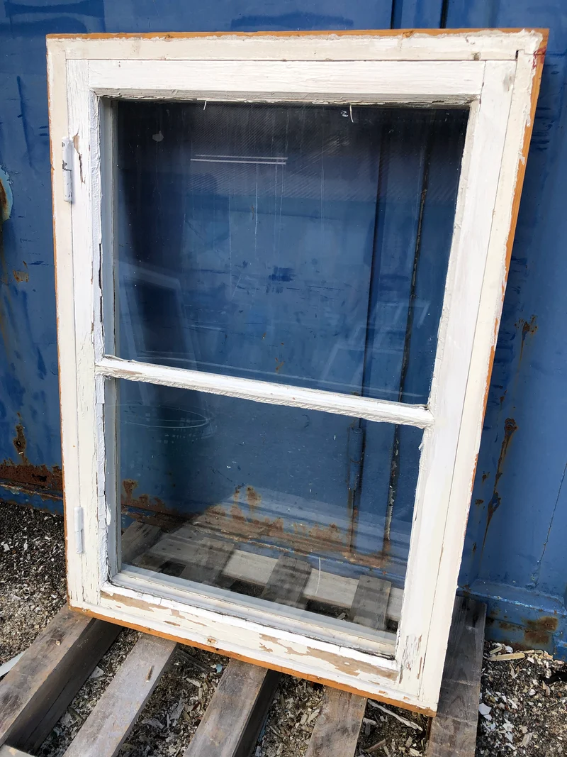Fönster med karm 70x101