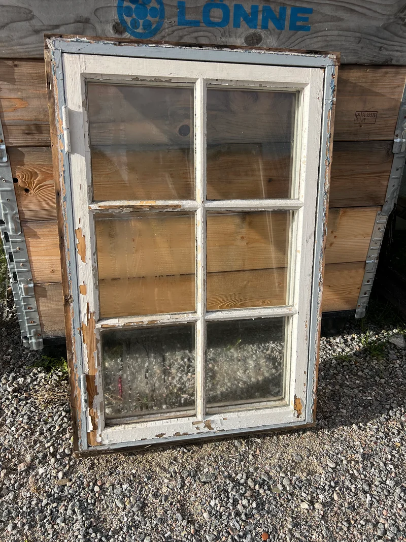 Fönster med karm 65x98