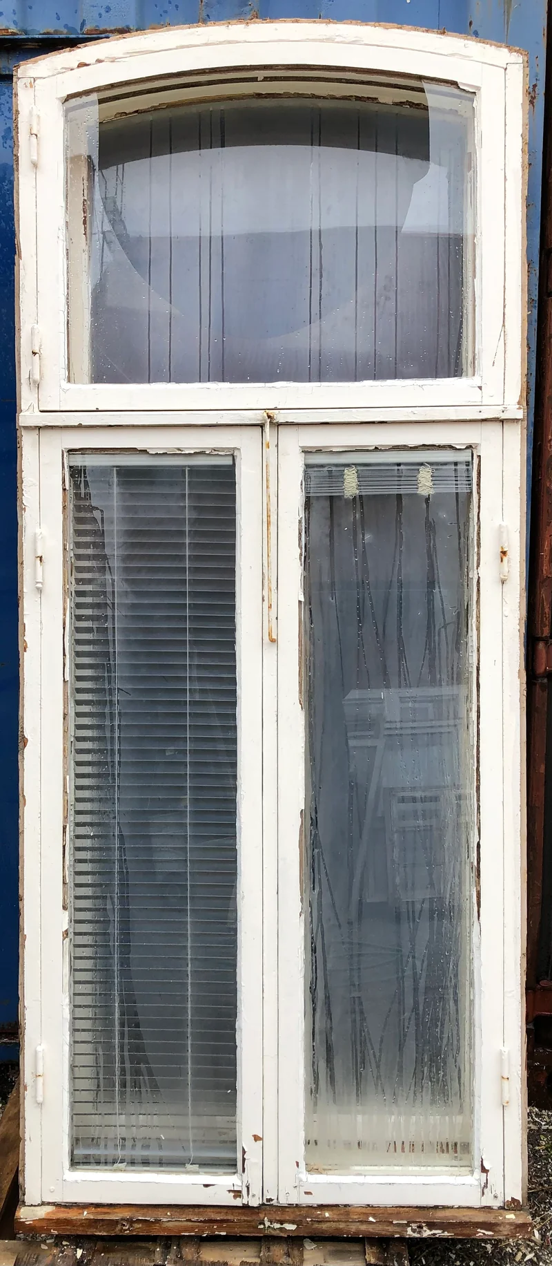 Fönster med karm 89x210