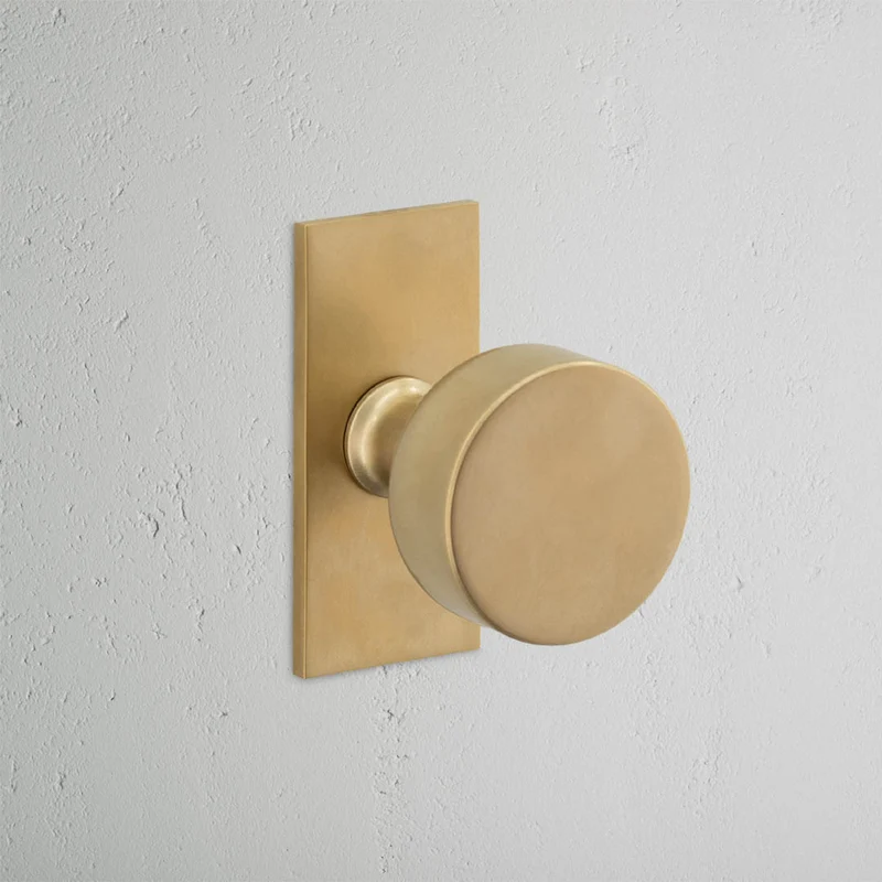 Onslow Short Plate Unsprung Door Knob - Antique Brass