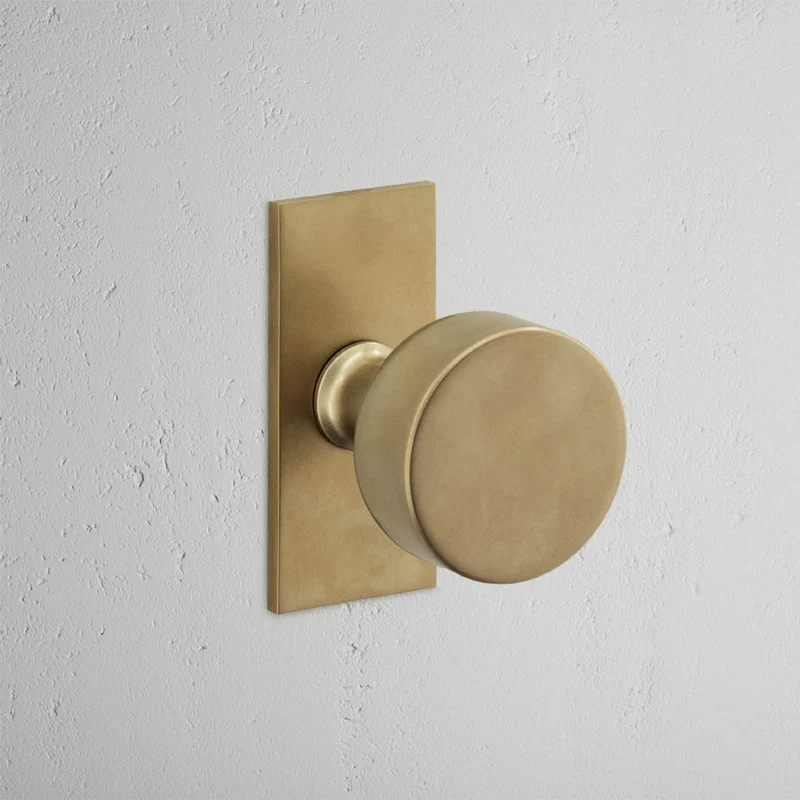 Onslow Short Plate Sprung Door Knob - Antique Brass