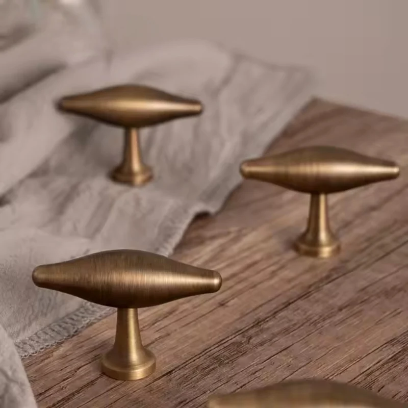 Björkhult T-Knopp i Mässing – Antique Brass