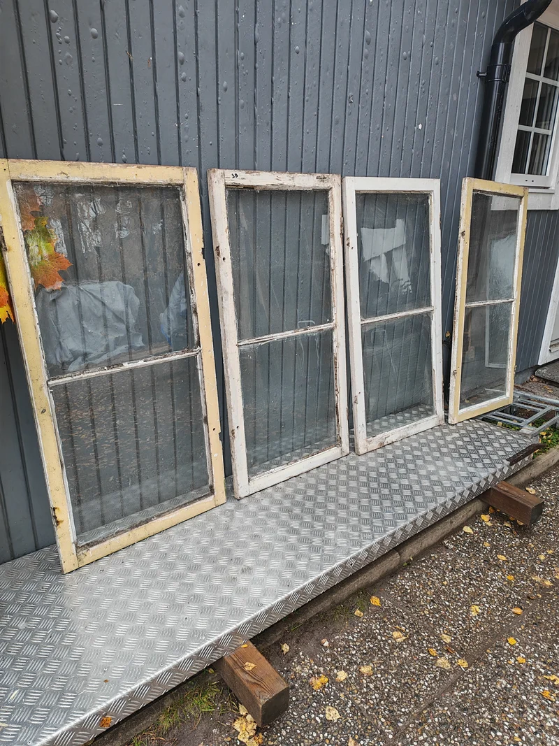 ART 3B 4ST B62 H122 D2,5 MUNBLÅST0 GLAS 1250 KR PER ST