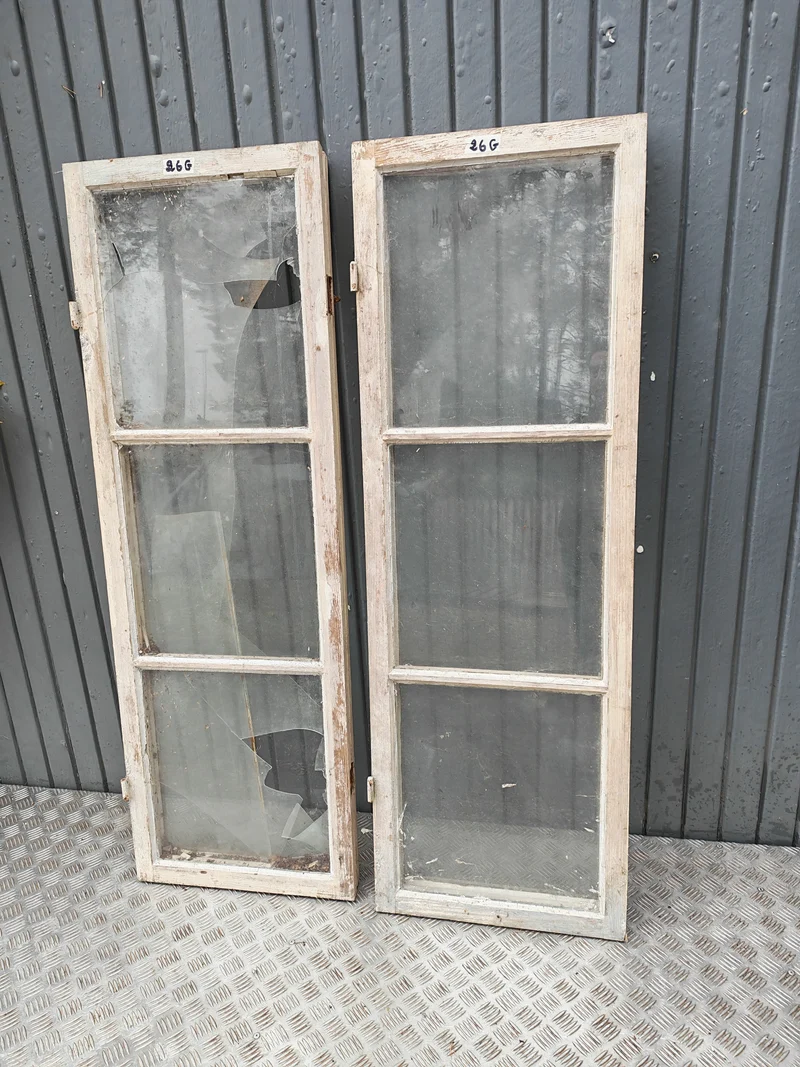 ART 26G 2ST B46 H139 D6,5 GAMALT GLAS 800 KR PER ST (1ST HELA 1ST BYTA GLAS) KOP