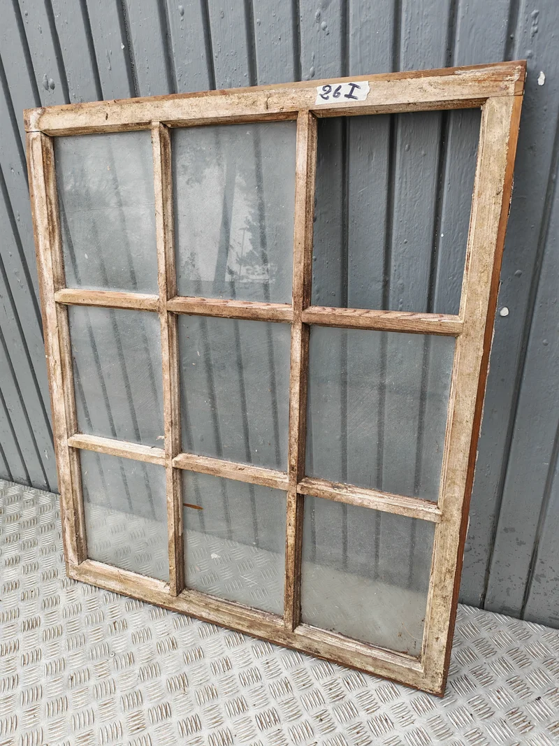 ART 26I 1ST B85,5 H101 D3,5 GAMALT GLAS 1500 KR (7ST HELA SAKNAR 2ST GLAS RUTOR)