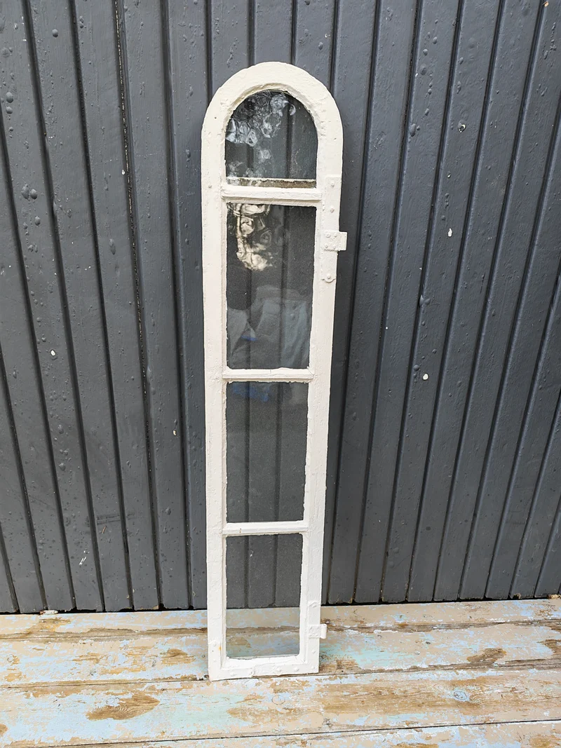 ART 03F B 26 H 130 D 3 PRIS 1100 KR HEL MUNBLÅST GLAS