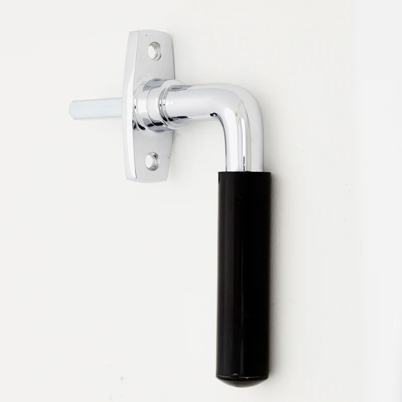 Fönsterhandtag 2383 rakt krom med svart grepp i plast