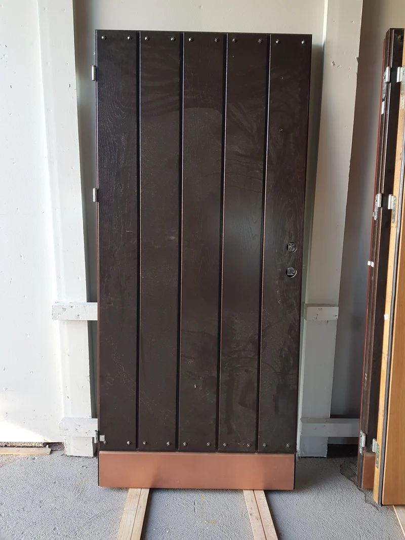 art 13 Ekstrand Dörr isolerad riktig tung dörr 8000 kr (BORLÄNGE)