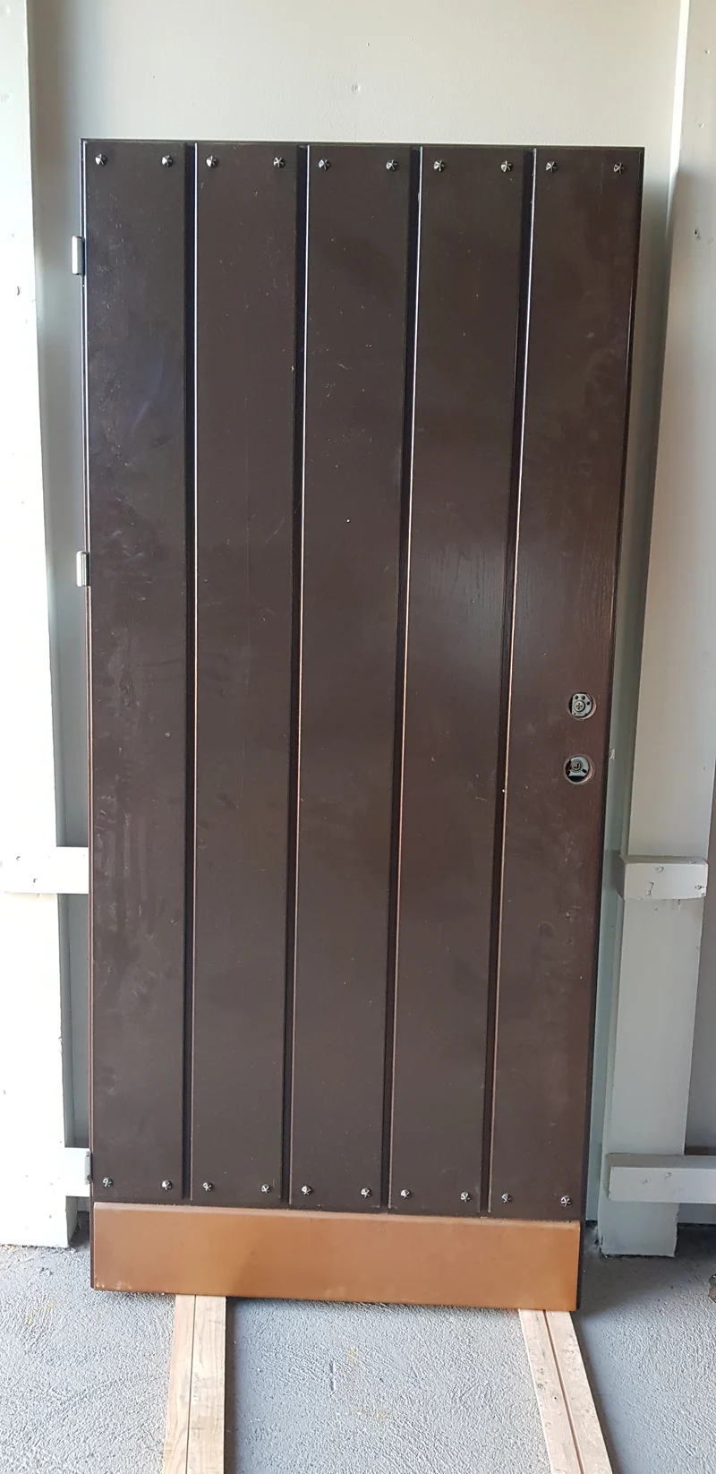 art 12 Ekstrand Dörr isolerad riktig tung dörr 8000 kr (BORLÄNGE)