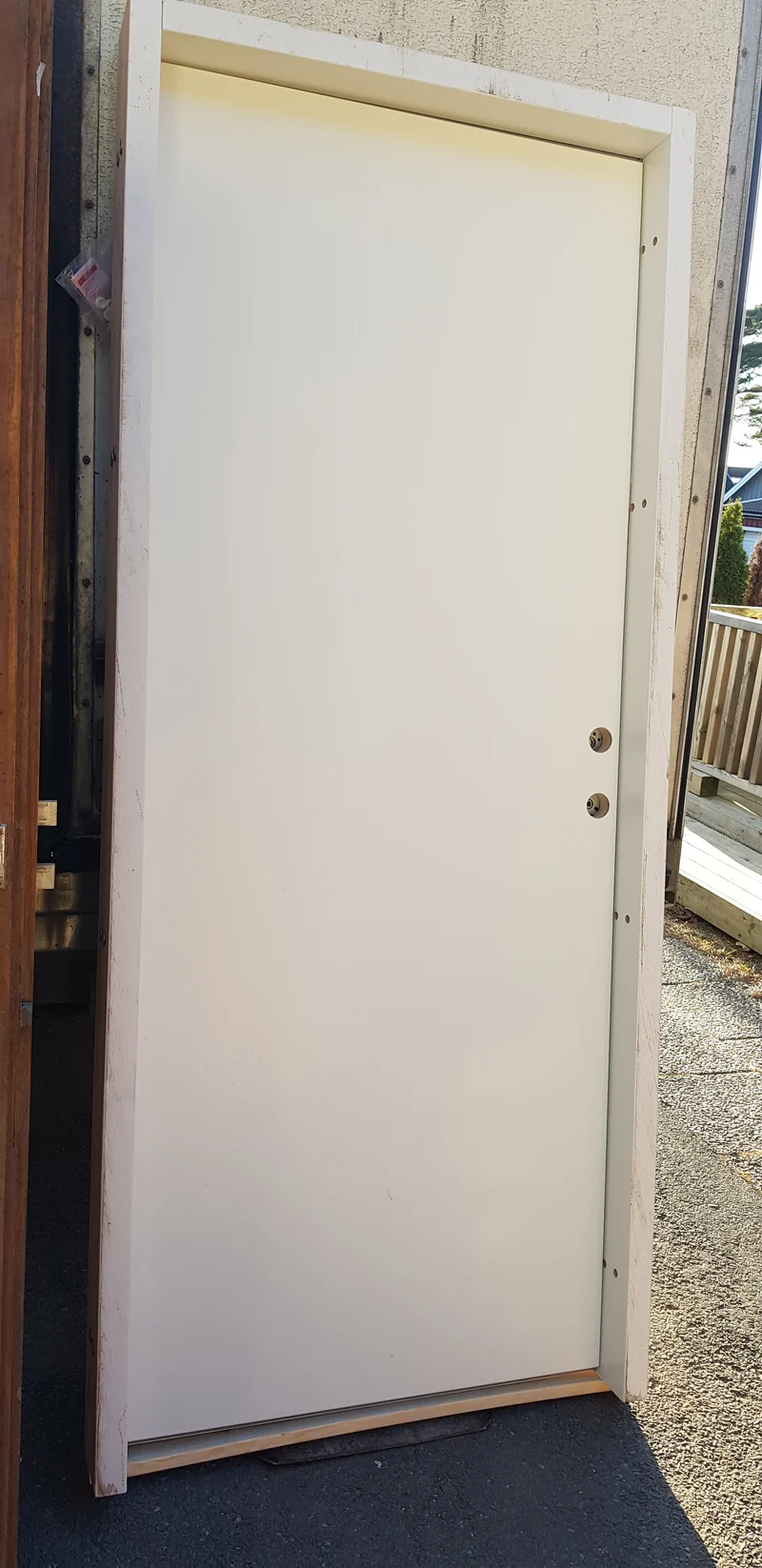 Art 8F b90 h210 höger ny ljudisolerad dörr 5500 kr daloc