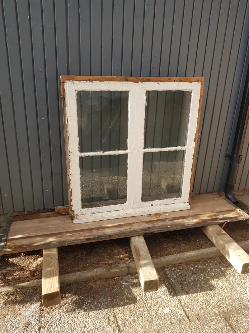 256G B103 h106 d10.5 munblåst 3000kr