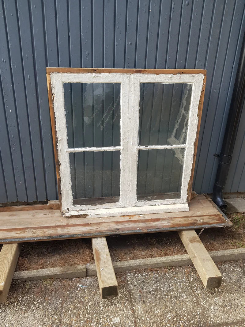 256F B103.5 h106 d10.5 munblåst 3000kr