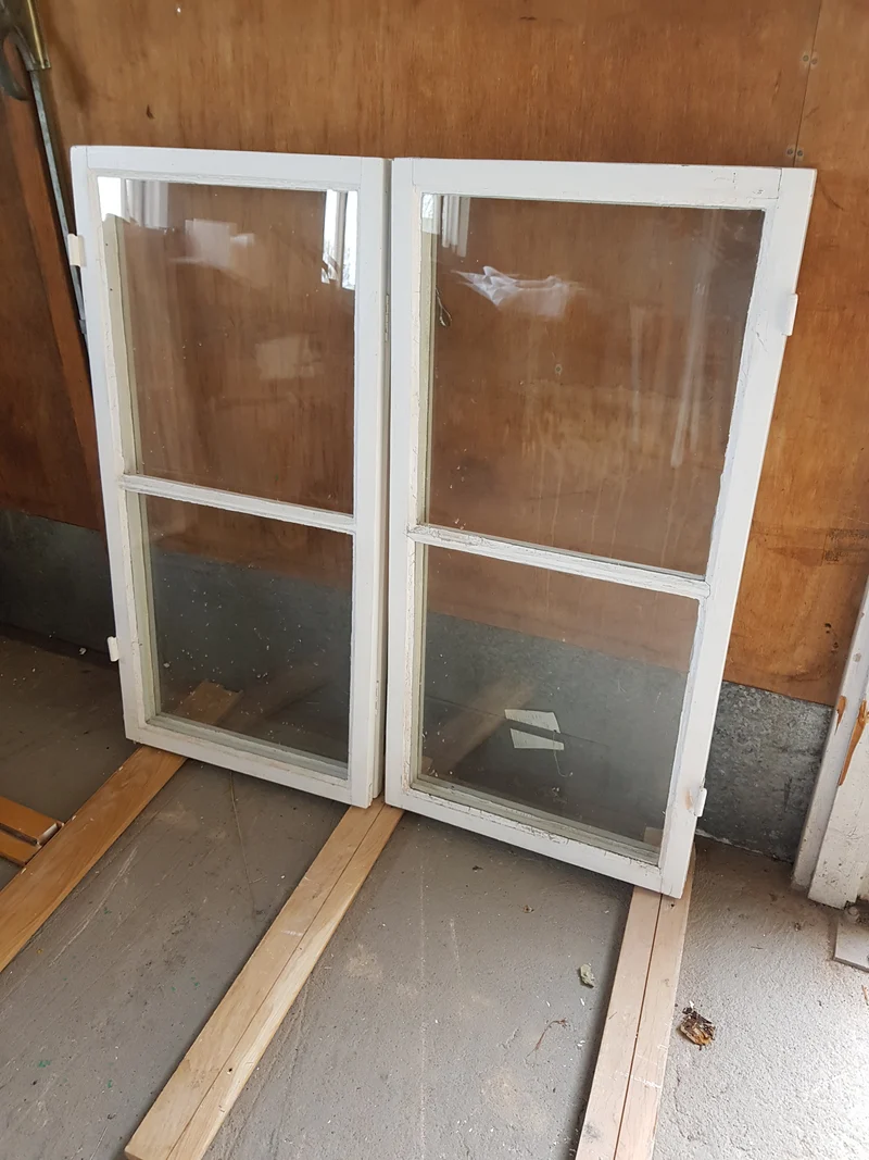 Art 852E 2st gamla fönster utan karm b 53.5 h107 1500kr st (Borlänge)