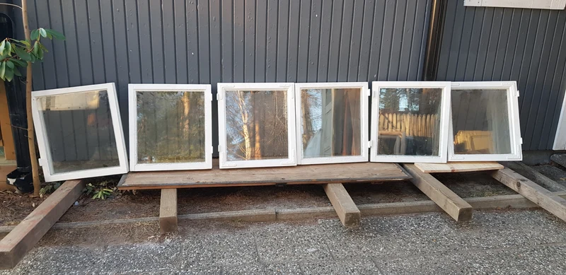 Art 851 6st gamla fönster MÅTT B53 H58 1500 kr st utan karm