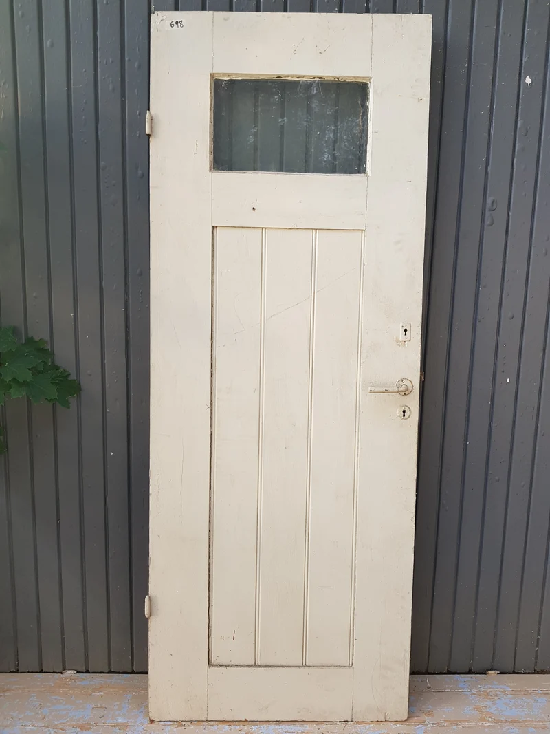 ART 698 B77 H202 D4.5 PRIS 4000 kr vänster