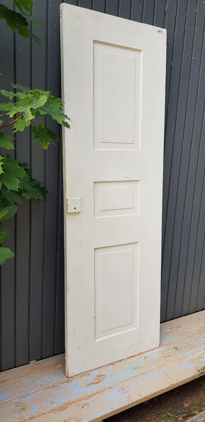 ART 697 B61 H184.5 D3 PRIS 2000 kr vänster