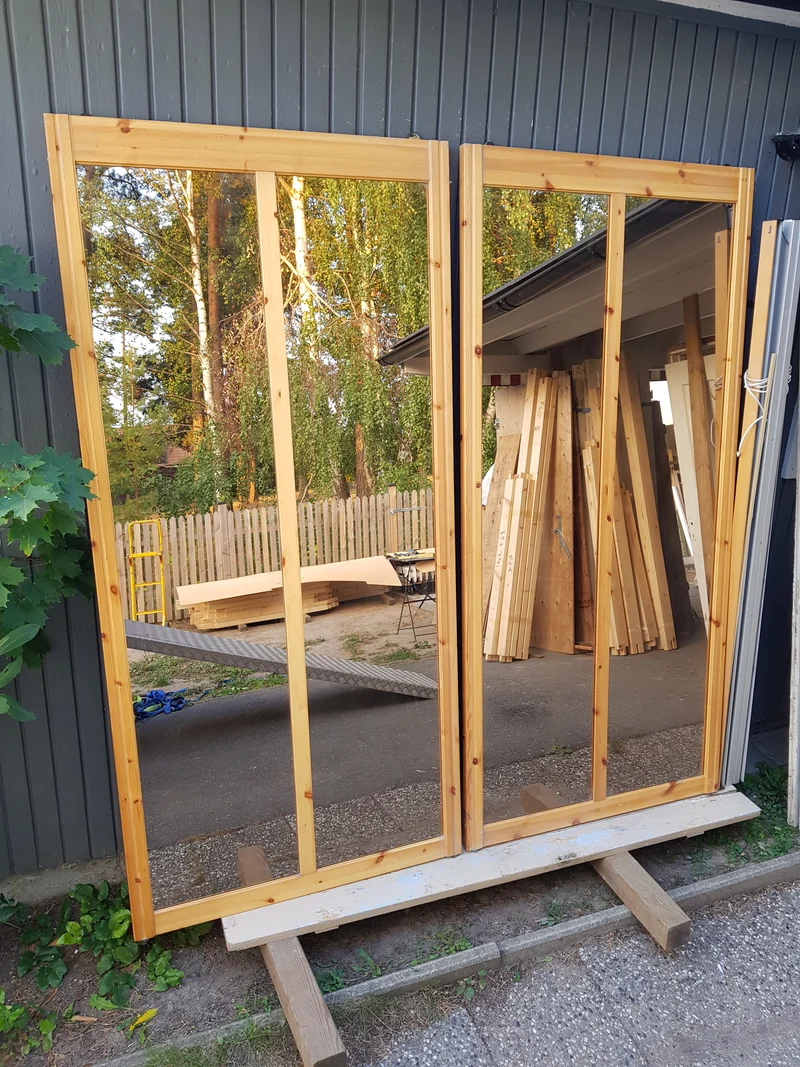 ART 711 Mått: B101.5+101.5 cm H216 cm D3.5 cm Pris 3000 kr