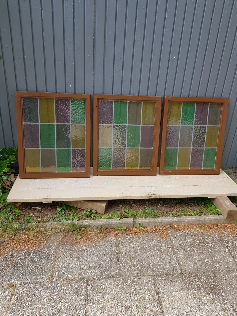 ARTIKELNUMMER 568 1 st fina fönster med blyinfart Mått: B 58 H 71 Pris:1500 Kr/st