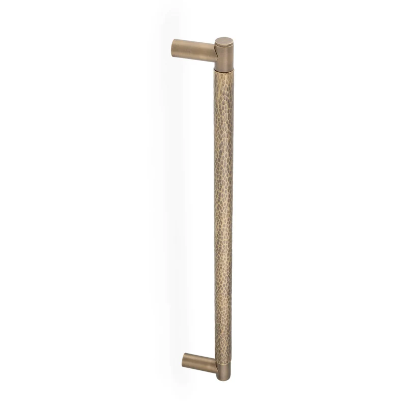 Spitfire Hammered | Pull Bar i Antik Mässing