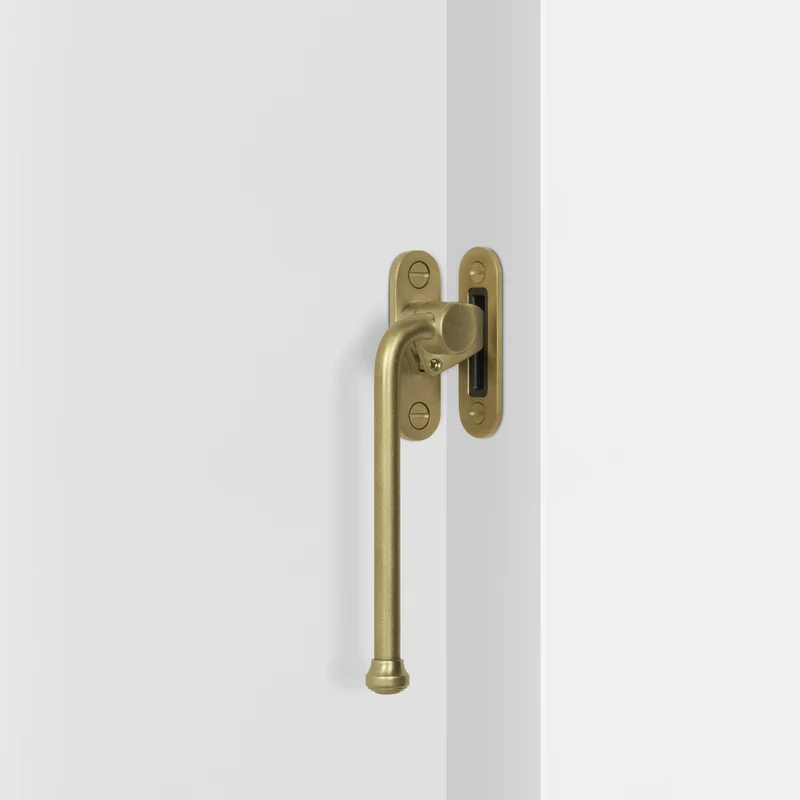 Southbank Lockable Casement Window Handle With Plate Left - Antique Brass