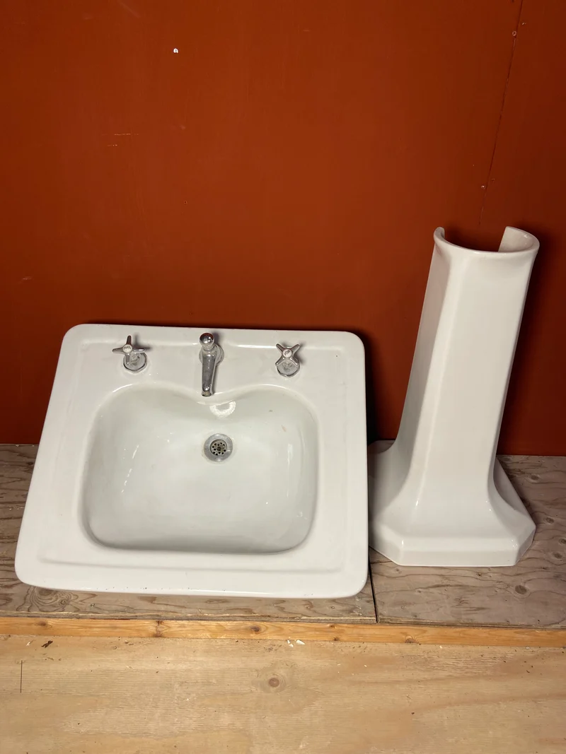 Handfat med pelare (Nr 62)