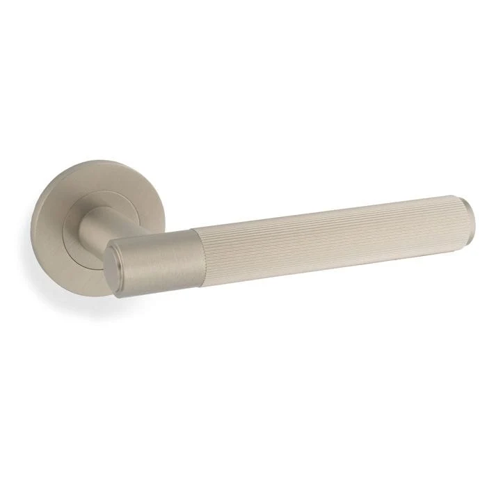 Spitfire Reeded | Dörrhandtag i Rostfritt Stål Finish