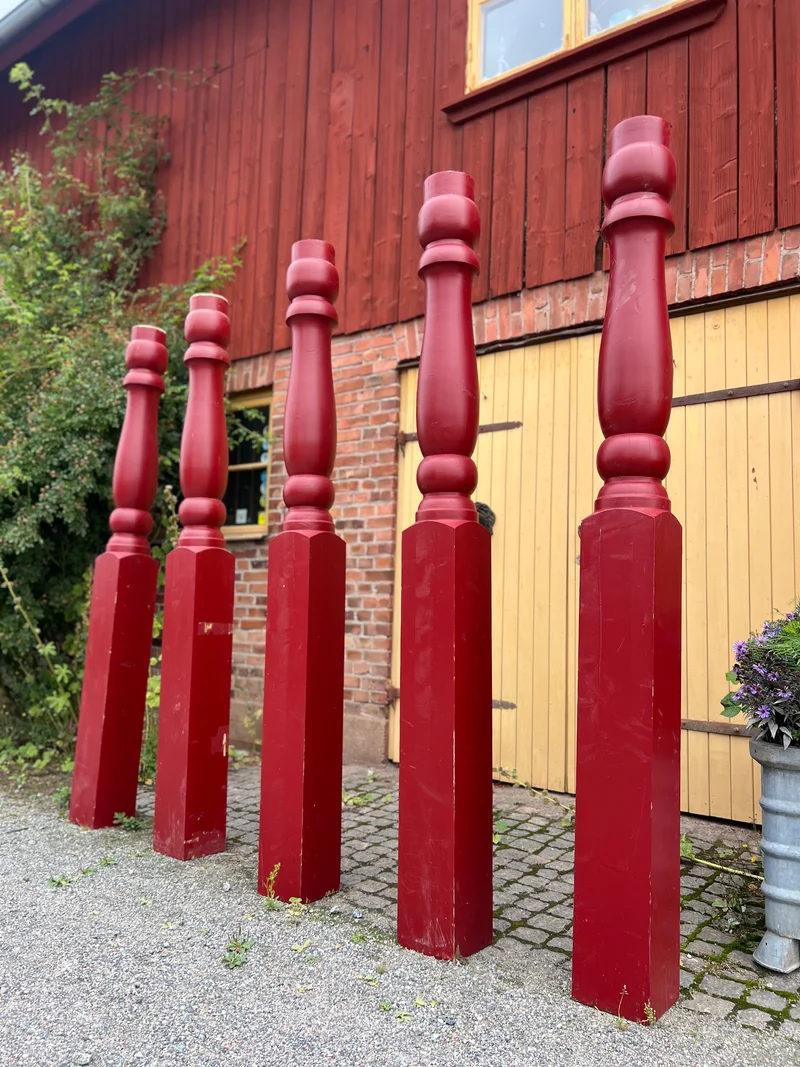 Träpelare röda