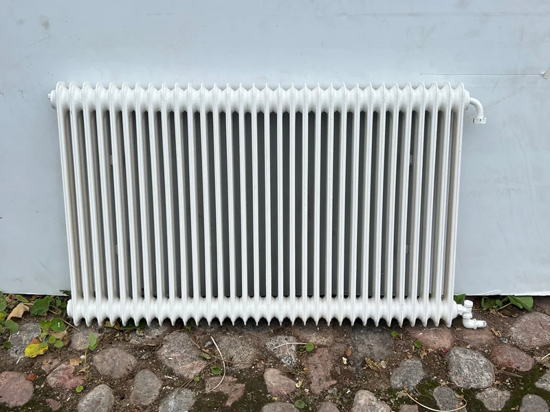 Vägghängd radiator 95x58x8