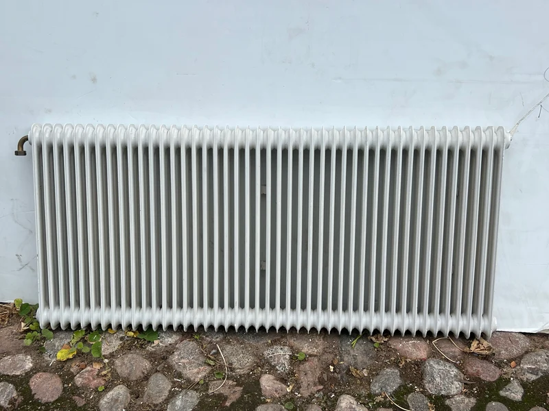 Vägghängd radiator 130x58x8