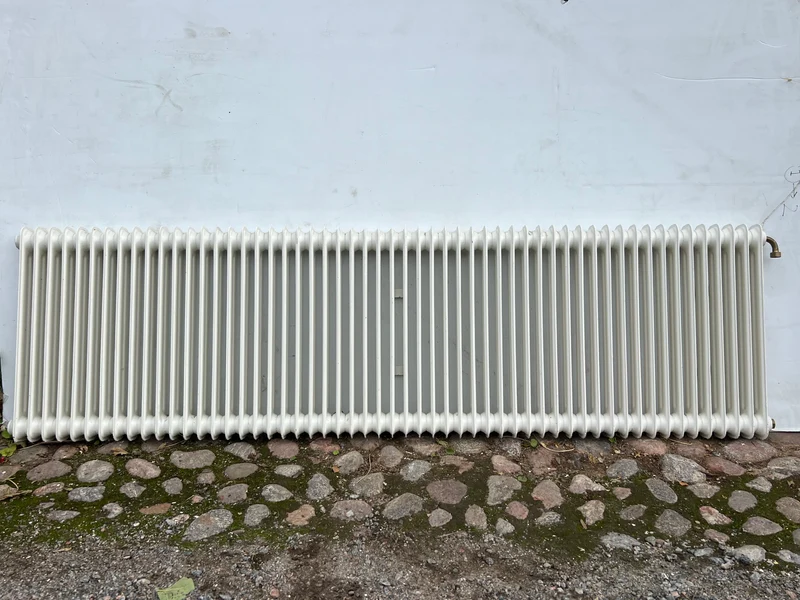 Vägghängd radiator 206x58x8