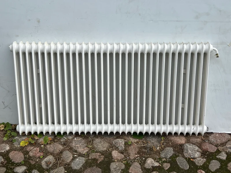 Vägghängd radiator 120x58x8
