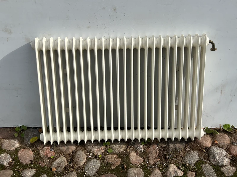 Vägghängd radiator 90x58x8