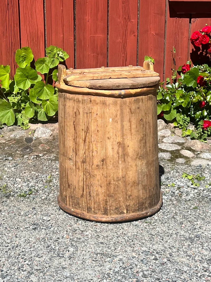 Trätunna med lock