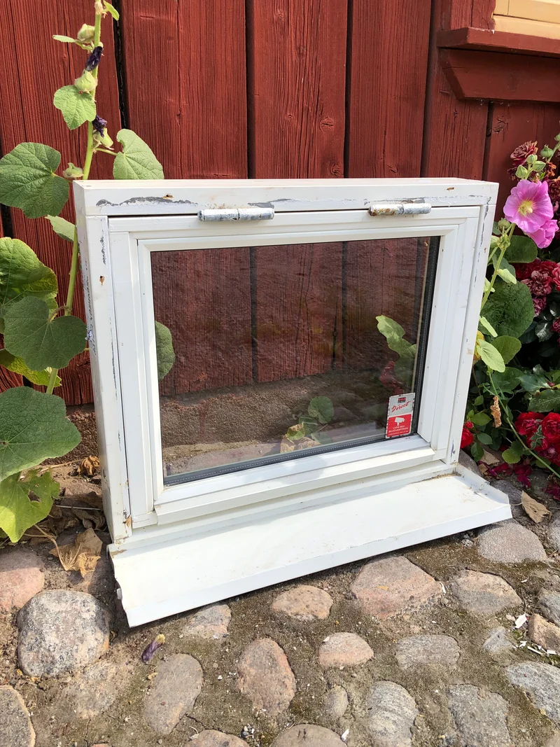 Fönster med karm 58,5x49,5