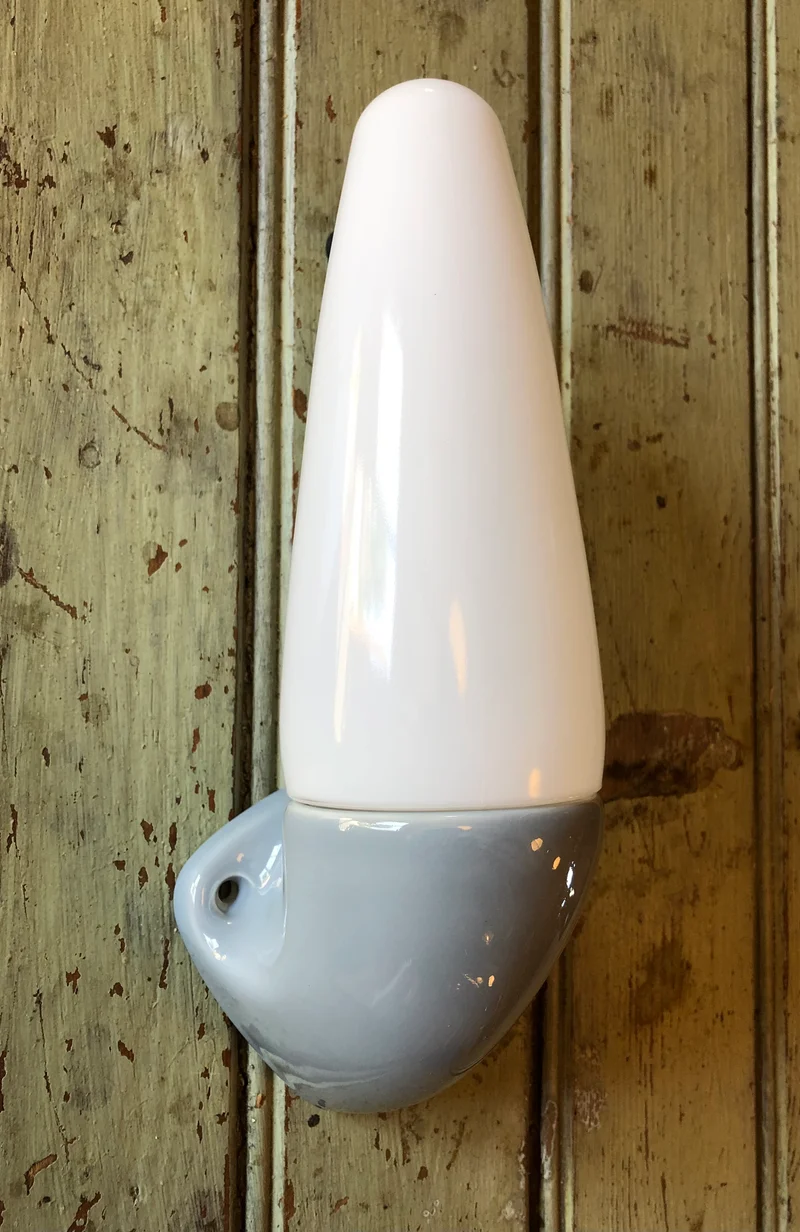 Badrumslampa grå