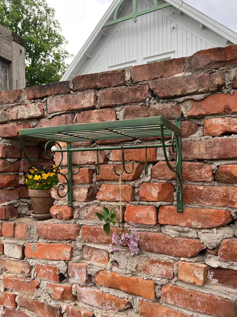 Liten grön hatthylla