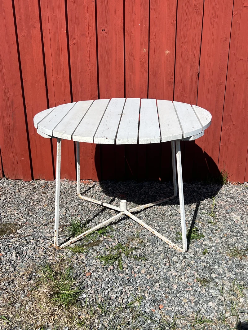 Stort runt trädgårdsbord ø102 cm