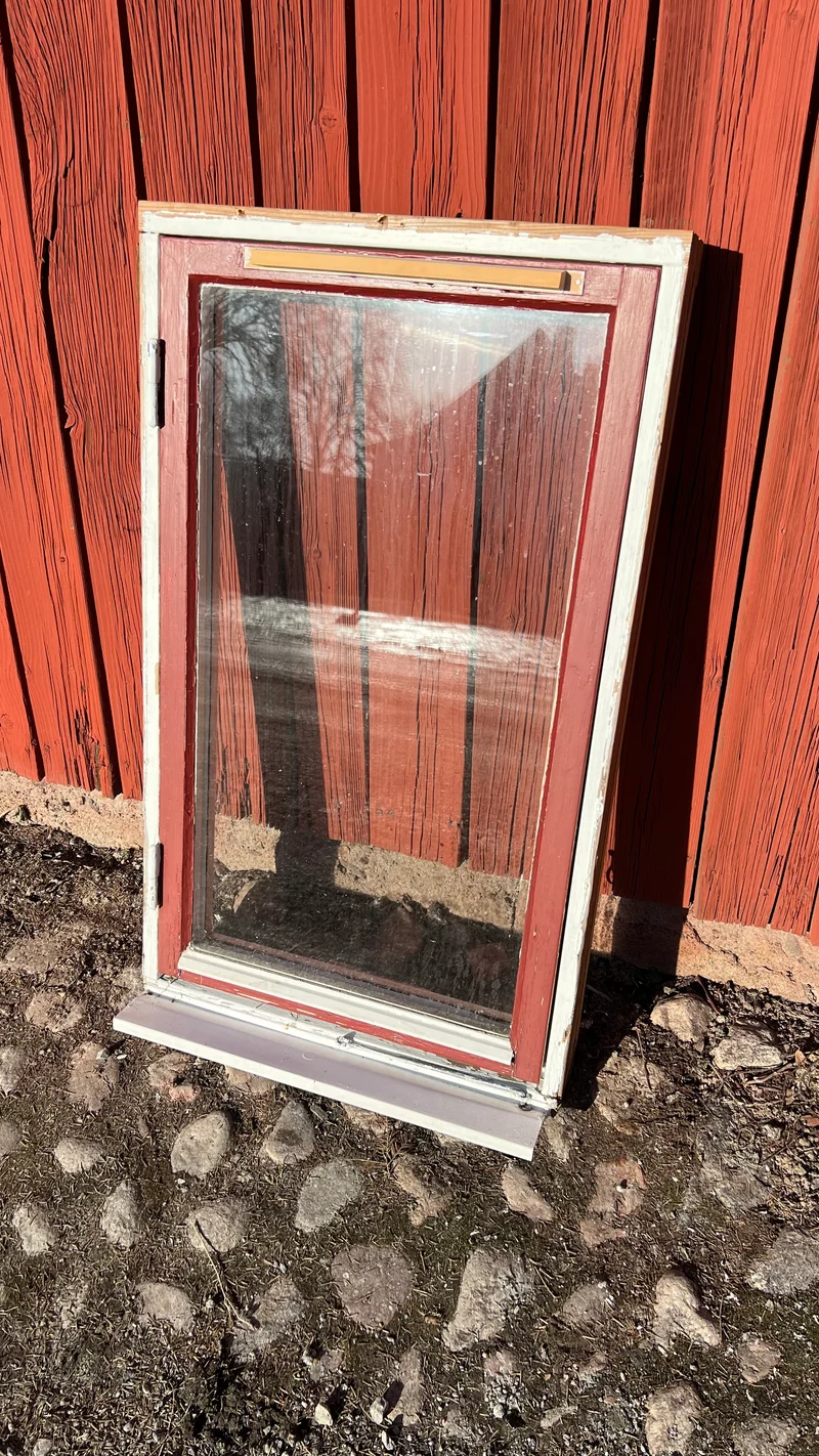 Fönster med karm 58,5x99