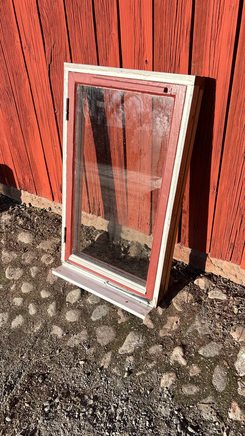Fönster med karm 58,5x99
