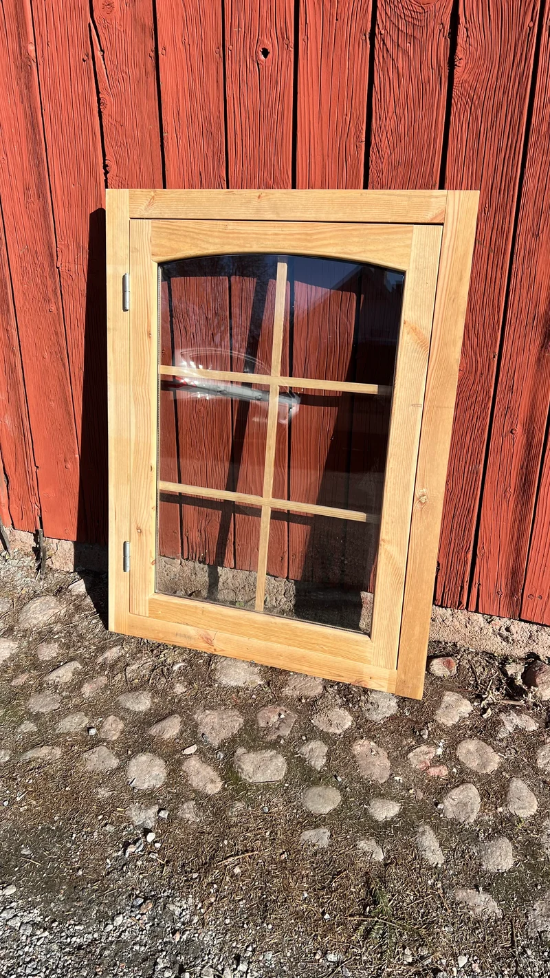 Fönster med karm 76,5x102,5