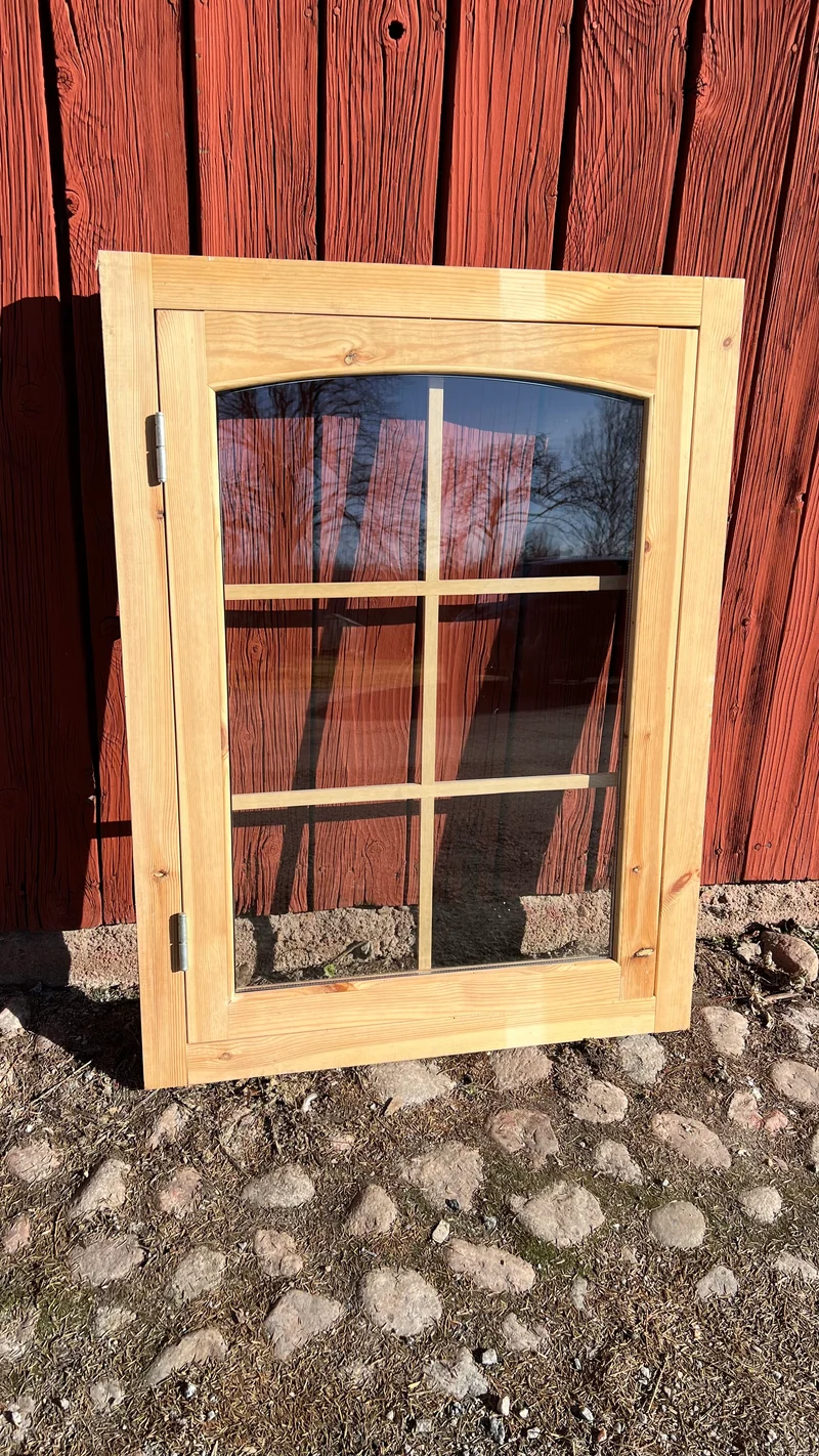 Fönster med karm 76,5x102,5