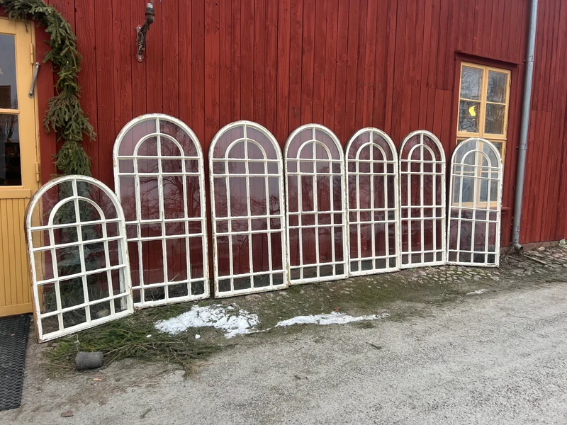 7 st välvda fönsterbågar