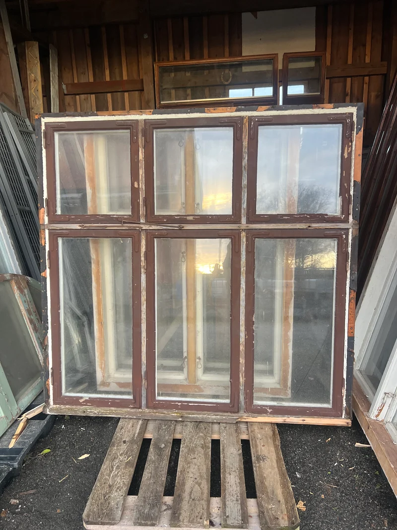 Fönster med karm 157x154