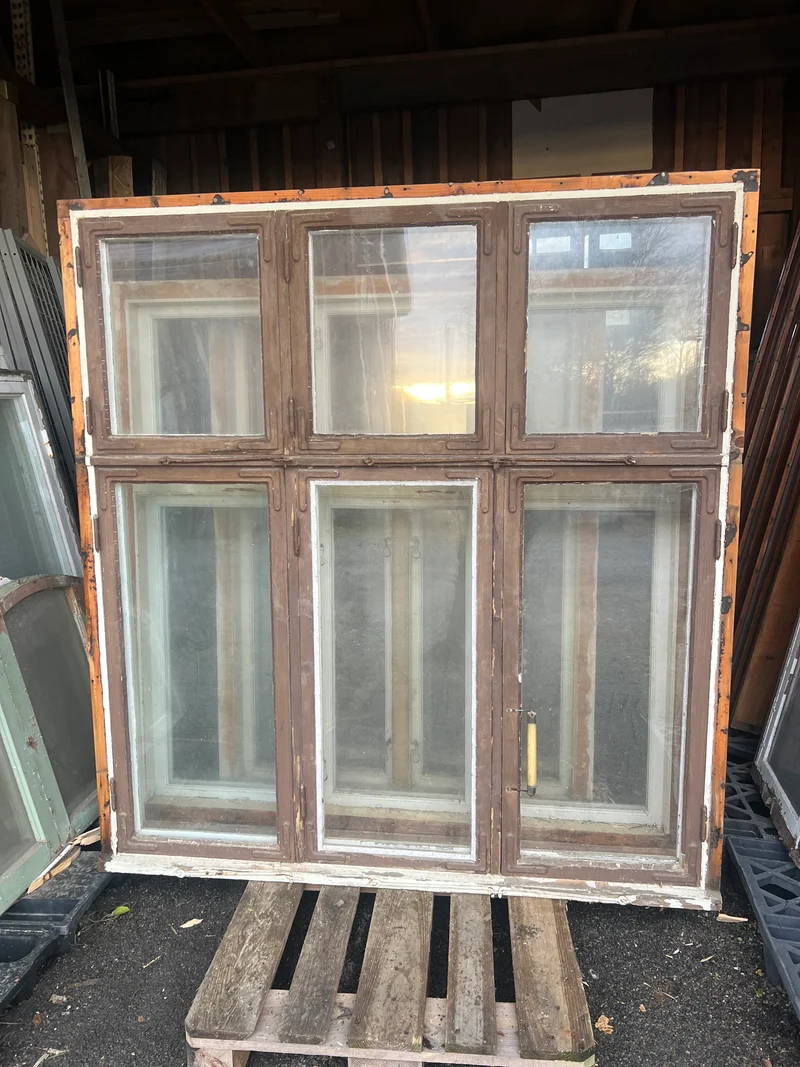 Fönster med karm 156x168
