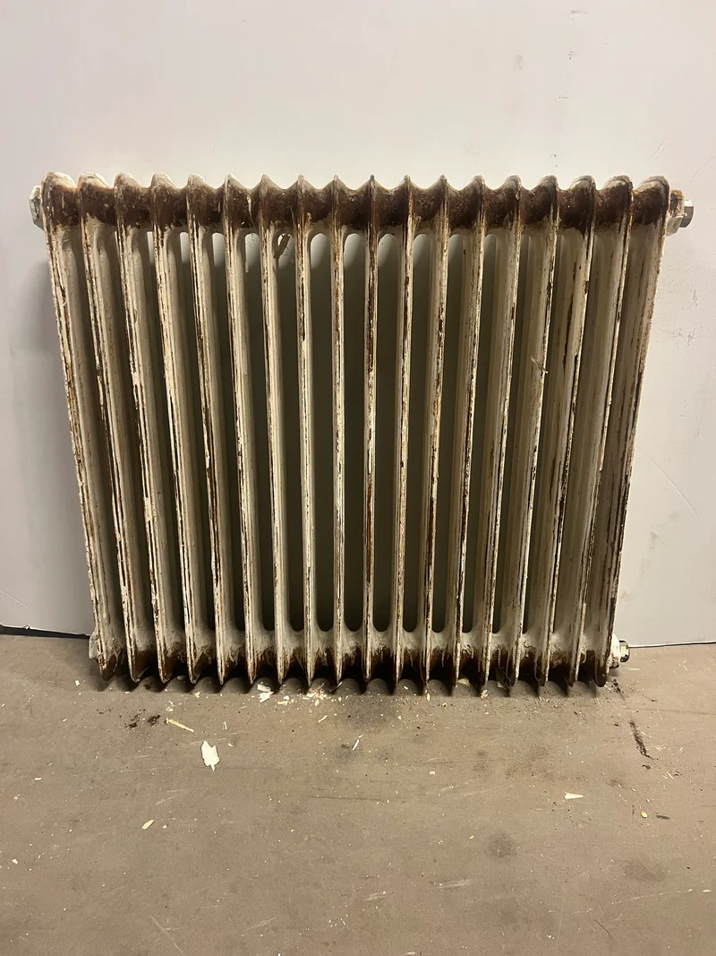 Vägghängd radiator 84x74x13