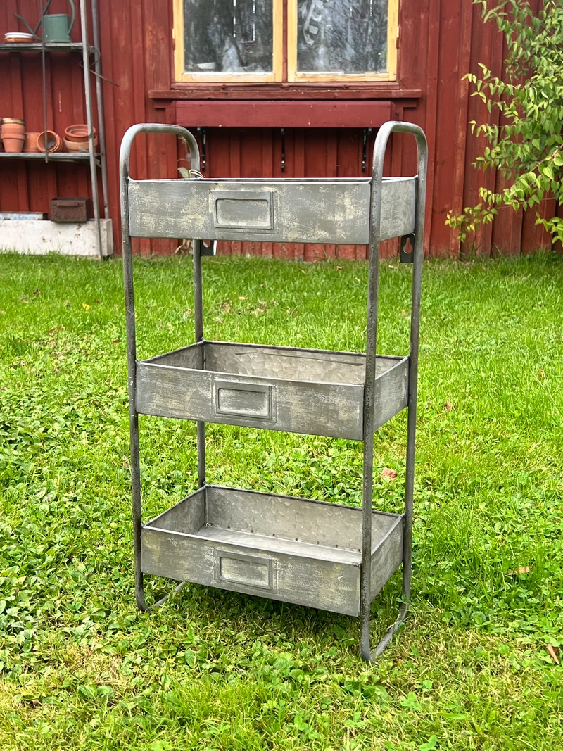 Plåthylla för vägg