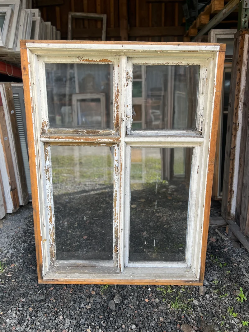 Fönster med karm 111x151