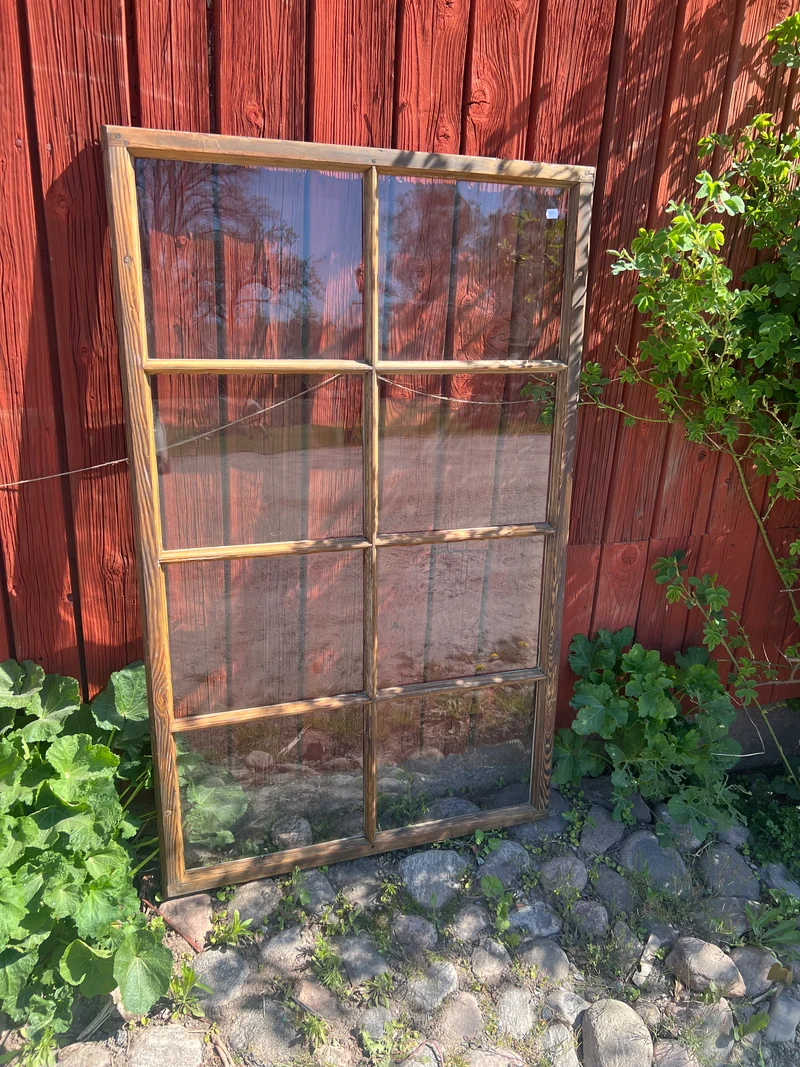 Stor spröjsad fönsterbåge 86x138,5